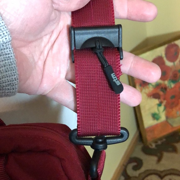 STM SWIFT Small Laptop Shoulder Bag Super-Plush Red & Gray Adjustable $69 NEW - Picture 16 of 16